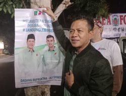 Aksi Dadang Supriatna Berikan Contoh Bersihkan APK Jelang Masa Tenang, Jadi Sorotan Media