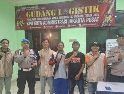 Pengamanan Logistik Pilkada DKI Jakarta 2024 Di Kantor PPK Kecamatan Menteng