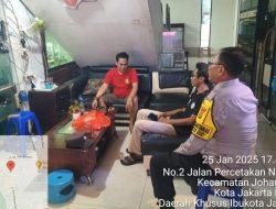 Bhabinkamtibmas Johar Baru Lakukan Kunjungan dan Imbauan Keamanan ke Pedagang Ikan Hias di Gedung UKM