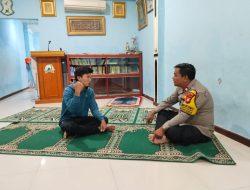 Terus Jaga Hubungan Baik, Bhabinkamtibmas Kelurahan Kemayoran Sambangi Pengurus Masjid