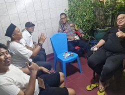 Kunjungan ke Kediaman Ketua RT, Bhabinkamtibmas Kampung Rawa Pererat Silahturahmi untuk Tingkatkan Keamanan
