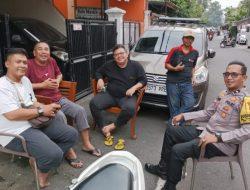 Sambang ke Kediaman Ketua RW, Bhabinkamtibmas Kampung Rawa Tingkatkan dan Pererat Silahturahmi dengan Ketua RW dan Ketua RT.