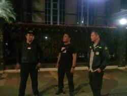 Bhabinkamtibmas Petojo Utara dan Pokdar Kamtibmas Gelar Pemantauan Wilayah
