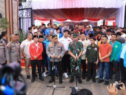 Kapolri dan Panglima TNI Bagikan 161.411 Paket Bansos Jelang Ramadan