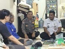 Jelang Ramadhan, Bhabinkamtibmas Petojo Utara Hadiri Rapat Koordinasi RW 03 untuk Antisipasi Gangguan