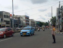 Polsek Metro Gambir Gelar Pengaturan Lalu Lintas di Pertigaan Jalan Biak