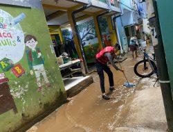 Banjir Rendam Kebon Pala, Polisi Siaga di Lokasi