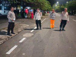 Polsek Metro Gambir Gelar Patroli Jalan Kaki, Pastikan Keamanan Selama Sahur