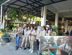 Ketum Andi Mulyati SE, AJB Gelar Berbagi Takjil di Terminal Ta jangan Priok. 