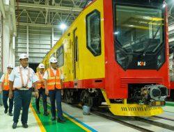 Dirut KAI Tinjau Depo LRT Jabodebek untuk Pastikan Kesiapan Angkutan Lebaran