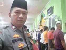Bhabinkamtibmas Kebon Kacang Laksanakan Sholat Subuh Berjemaah Di Masjid Jami Al Makmur