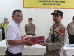 Kapolres Metro Jakarta Timur lakukan pengecekan Posyan Stasiun Jatinegara, Pastikan Pengamanan Arus Mudik Lebaran 2025 Maksimal