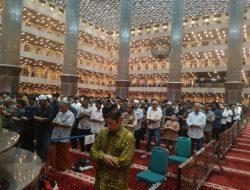 Polsek Sawah Besar Kawal Ibadah Tarawih di Masjid Istiqlal, Jemaah Nyaman dan Aman