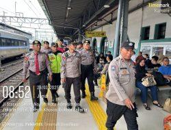 POSYAN Stasiun Senen Gelar Patroli Jalan Kaki Antisipasi Gangguan Kamtibmas dan Kriminalitas