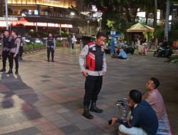 Polisi Sambangi Remaja di Bundaran HI, diimbau Pulang demi Keamanan