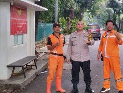 Bhabinkamtibmas Menteng Laksanakan Patroli Himbauan Kamtibmas Petugas PPSU Di Jalan Pekalongan
