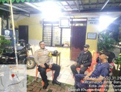 Bhabinkamtibmas Johar Baru Sambang dan Cooling System ke Poskamling RW 09, Pastikan Wilayah Aman