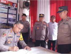 Kapolres Metro Jakarta Timur Tinjau Pos Arus Balik Lebaran di Kolong Cacing. 