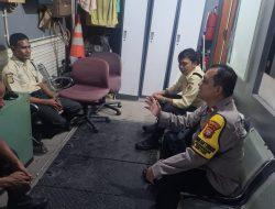 Dekatkan Polisi dengan Warga, Bhabinkamtibmas Sambangi Kantor Pariwisata Pegangsaan