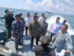 Danlanal Bintan Turut Dampingi Rombongan Kemenkopolhukam Tinjau Menara Suar Karang Singa