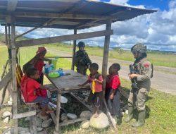 Patroli Dialogis Ops Damai Cartenz Sapa Anak-anak di Distrik Kenyam, Nduga