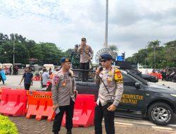 Brimob Metro Jaya Amankan Aksi Massa Ojol Di Monas Hari Ini