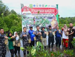 Peduli Lingkungan Pesisir, Danlanal Beserta Prajurit Lanal Bintan Ikuti Acara Penanaman 5.000 Pohon Mangrove