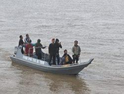 TNI Angkatan Laut Bersama Tim SAR Gabungan Berhasil Temukan Mayat Korban Kecelakaan Laut di Perairan Batang Kuantan Indragiri Hilir