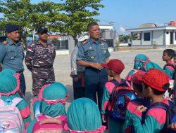 Tumbuhkan Jiwa Negara Maritim, Prajurit Lanal Bintan Dampingi Siswa TK Kunjungi KRI