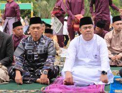 Sholat Idul Adha 1446 H/2025 M, Danlanal Bintan di Desa Pangkil Teluk Bintan Bersama Bupati Bintan dan Masyarakat