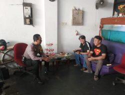 Aipda Ikhwan Sambangi Tokoh Masyarakat Kampung Rawa, Ajak Warga Jaga Kerukunan dan Kamtibmas