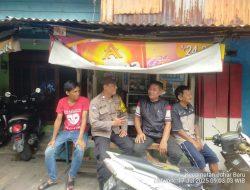 Perkuat Kedekatan dengan Tokoh Masyarakat, Bhabinkamtibmas Galur Sambangi Warkop dan Ajak Warga Jaga Kamtibmas