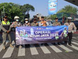 Satlantas Jakpus Sosialisasikan Operasi Patuh Jaya 2025 di TL Galur Johar Baru