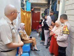 Sambang Empati, Polisi Hadir Berbela Sungkawa di Tengah Warga Berduka