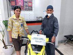 BRI Cabang Ciputat Serahkan Hadiah Motor kepada Pemenang Panen Hadiah Simpedes