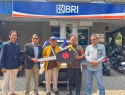 Rajin Nabung Sejak Tahun 1992, Kakek Marman Dapat Mobil Panen Hadiah Simpedes BRI Joglo