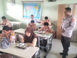 745 Siswa SMPN 10 Sumur Batu Terima Makan Gizi Gratis, Polsek Kemayoran Turut Monitoring
