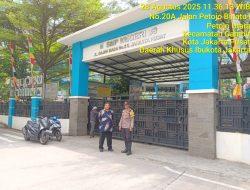 Bhabinkamtibmas Petojo Utara Sambangi SMPN 39, Perkuat Sinergi Jaga Lingkungan Sekolah Aman dan Kondusif