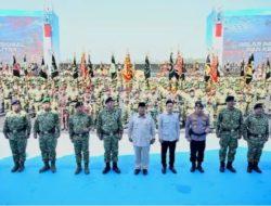 Panglima TNI Dampingi Presiden RI Prabowo Subianto Pada Upacara Gelar Pasukan Operasional dan Kehormatan Militer