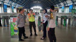 Bhabinkamtibmas Kebon Melati Bersama Patko Lakukan Patroli Sekitaran Stasiun KA Palmerah Sebagai Cooling System 