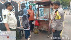 Bhabinkamtibmas Kemayoran Ajak PKL Jaga Ketertiban Melalui Program Rabu Tertib