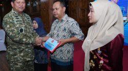 Panglima TNI Serahkan Santunan kepada Ahli Waris Prajurit Gugur Saat Rangkaian HUT ke-80 TNI