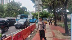 Patko 1013 hadir di TL Veteran III untuk menjaga kelancaran lalu lintas dan keamanan warga saat jam pulang kerja