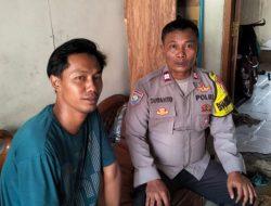 Bhabinkamtibmas Cideng Aiptu Suyanto Sambang Ketua RT, Sampaikan Pesan Kamtibmas dan Imbauan Waspada Kredit Ilegal
