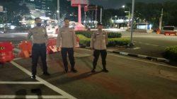 Polsek Metro Gambir Laksanakan Penutupan Jalan dan Patroli Malam Antisipasi Balap Liar di Sekitar Medan Merdeka Selatan