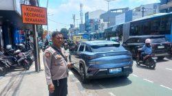 Patko 1013 Polsek Metro Gambir Lakukan Pemantauan Arus Lalu Lintas di Jalan Suryopranoto Imbas Penutupan Jalan Merdeka Selatan