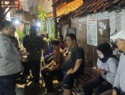 Bhabinkamtibmas Petamburan Sambangi Pos Siskamling RW 07, Ingatkan Warga Antisipasi Kerawanan Wilayah