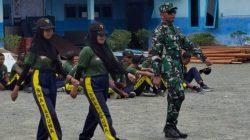 Babinsa Koramil Timika Latih Baris-Berbaris Siswa SMA Taruna Mimika
