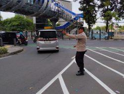 Lalu Lintas Kondusif, Polsek Metro Tanah Abang Gelar Pengaturan Lalu Lintas Pagi di Pertigaan Karet